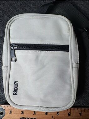 Braxley Men's White Crossbody Belt Bag